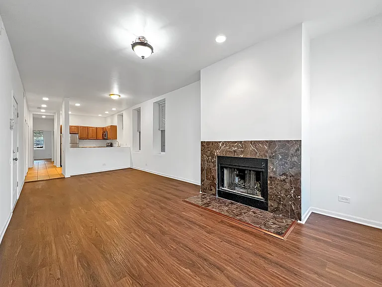 311 W Chicago Ave #2 — Photo 8