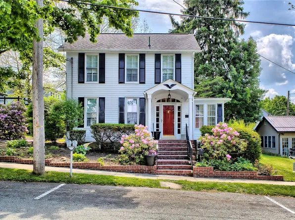116 N Saint Clair St, Ligonier, PA 15658