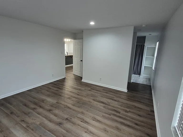 139 E South St — Photo 20