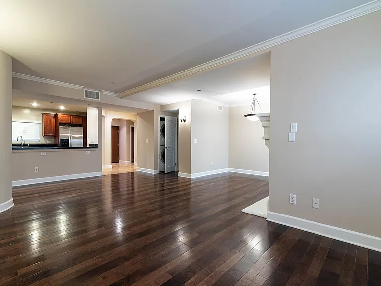 1522 Amherst Ave #102 — Photo 4