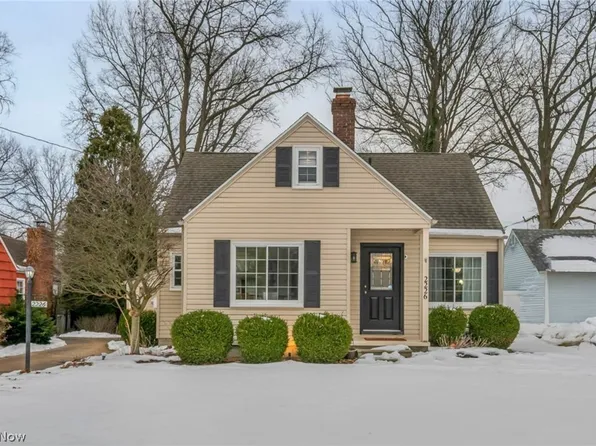 2226 Quayle Dr, Akron, OH 44312