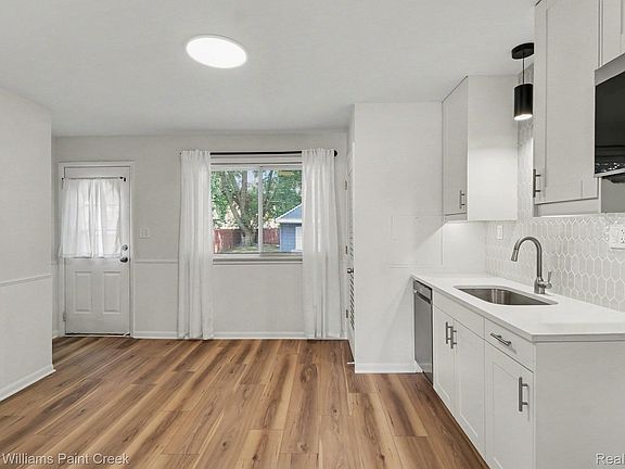 5th image of 24652 Lauren Ave