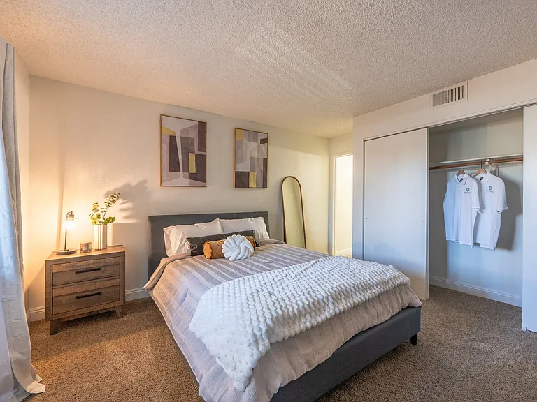 Sunset Winds Apartments — Photo 5
