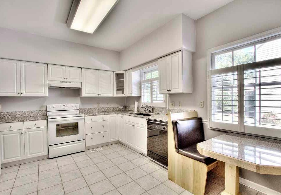 1st image of 325 Hirst Cir
