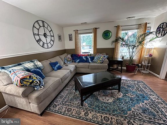 5th image of 4802 Queensbury Cir