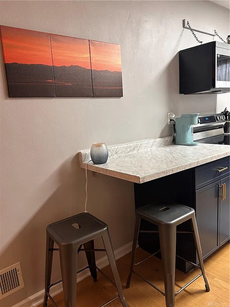 2 bed, 1.0 bath, 950 sqft, $1,150 — Photo 3