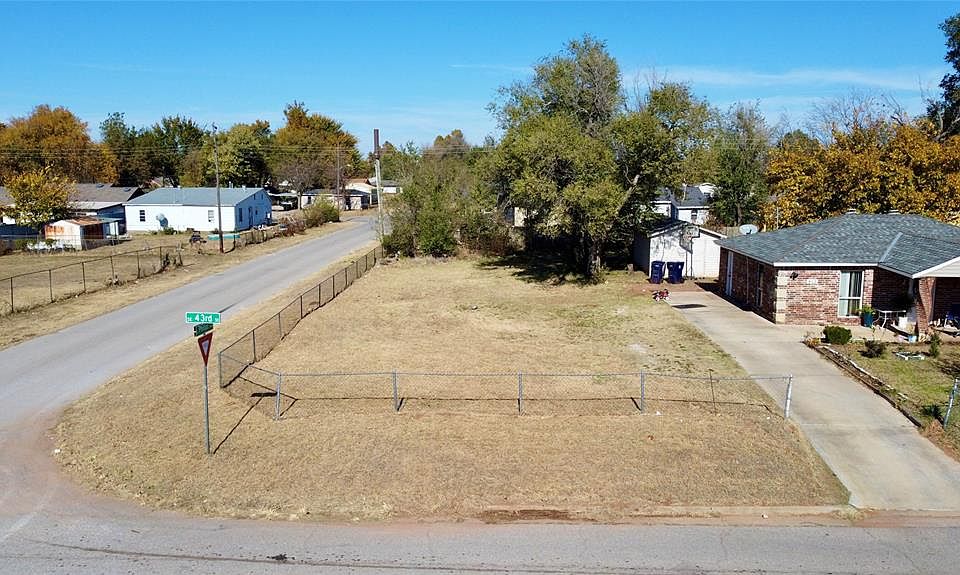 1st image of 801 SE 43rd St