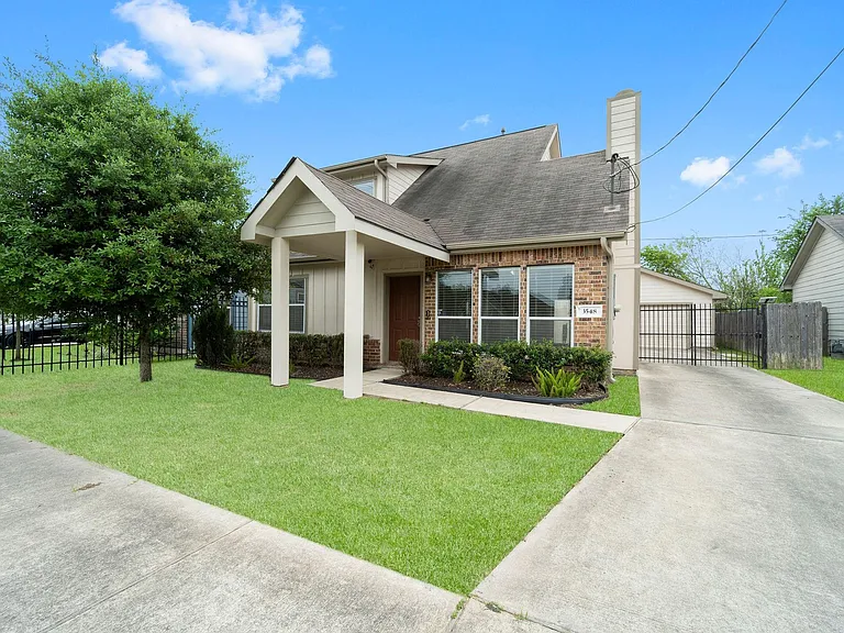 3548 Rebecca St — Photo 1