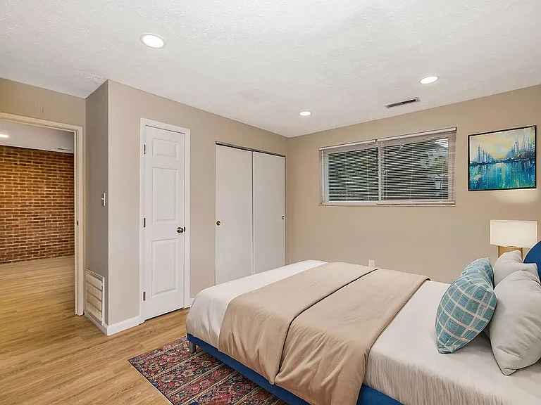 Delta Bend Apartments in Mount Lookout — Photo 4