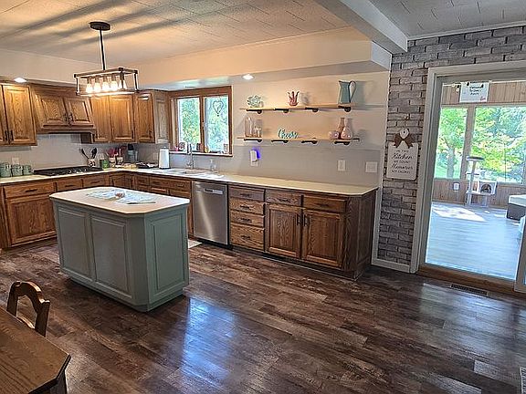 4th image of 24 Oriole Ln