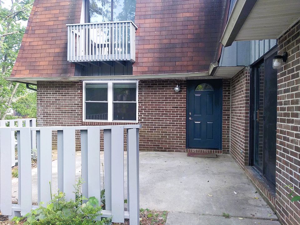 Outdoor Patio/Entrance