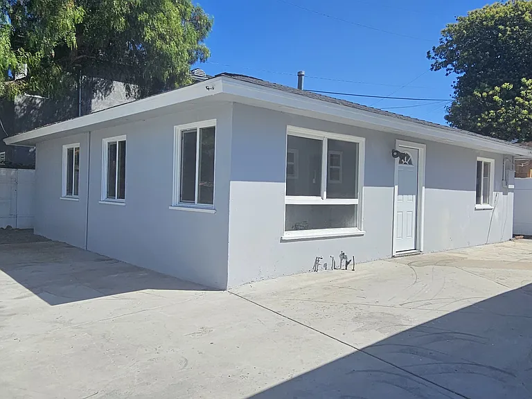 1135 Highland Ave — Photo 1