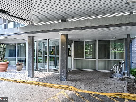 4th image of 4977 Battery Ln #1-210