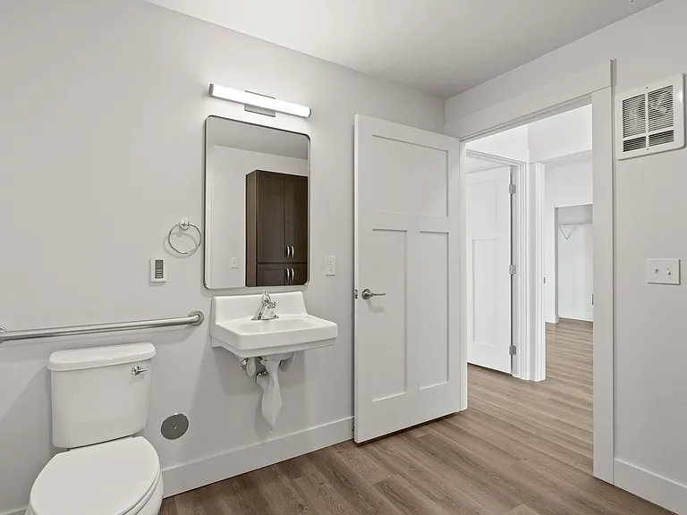 Fairways Apartments — Photo 28