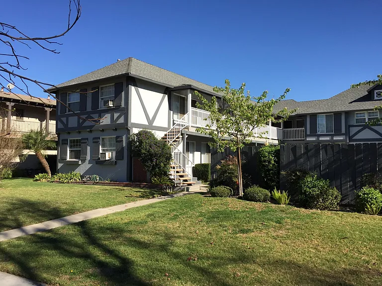 1841 Riverside Dr #STUDI0 — Photo 23