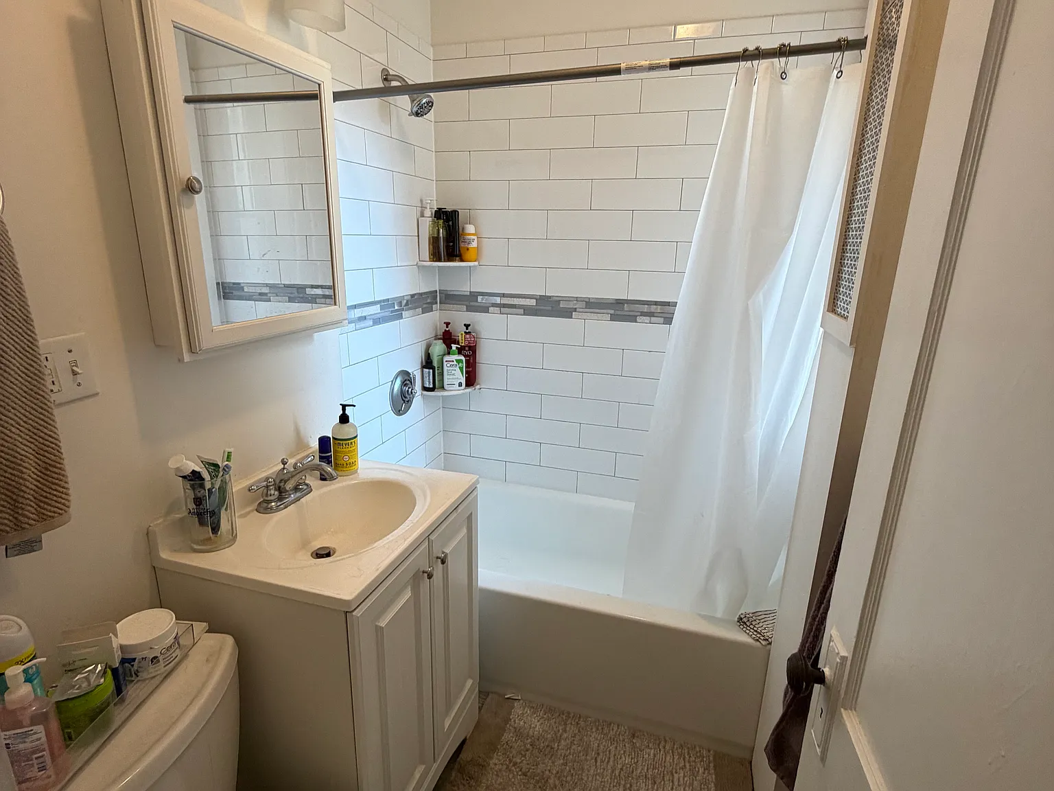 2 bed, 1000 sqft, $3,000 — Photo 2