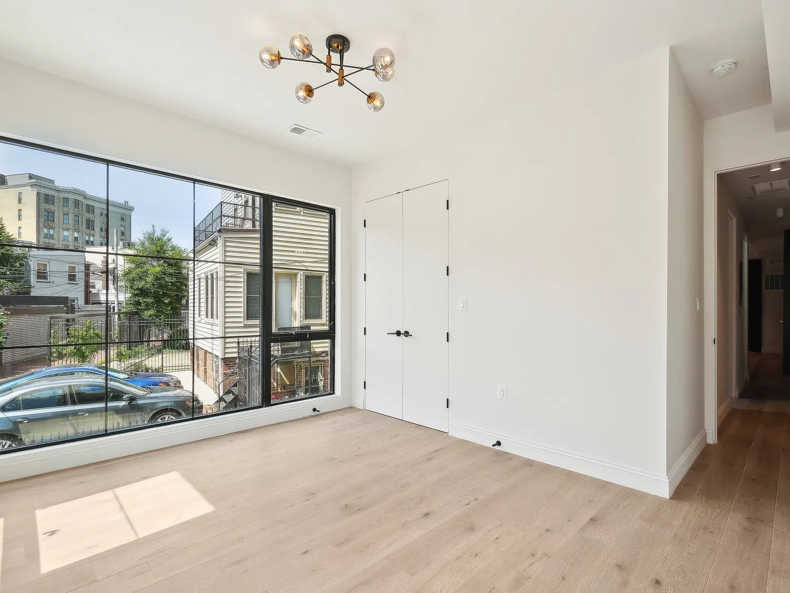 2 bed, 830 sqft, $4,500 — Photo 3