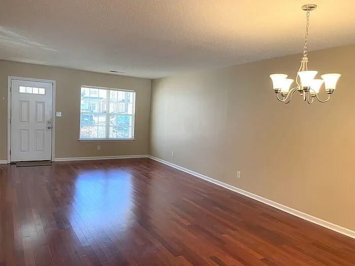 2 bed, 2.5 bath, 1600 sqft, $1,650 — Photo 3
