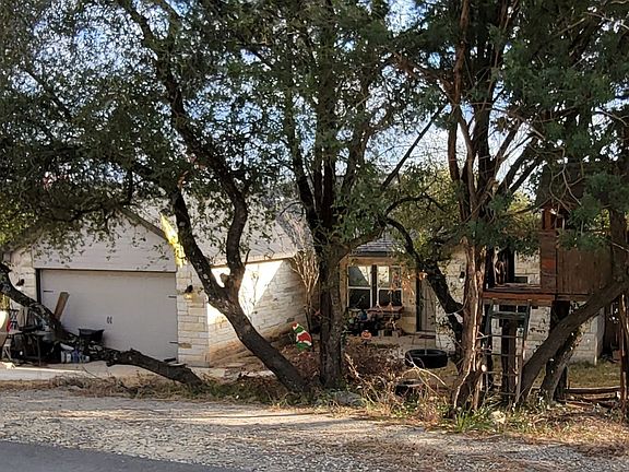 4th image of 21409 Surrey Ln