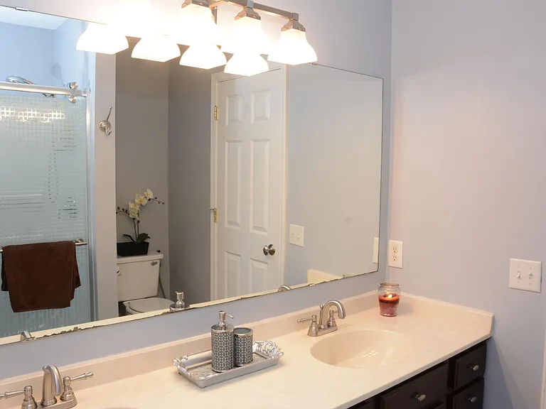 8811 Hawthorne Dr — Photo 40