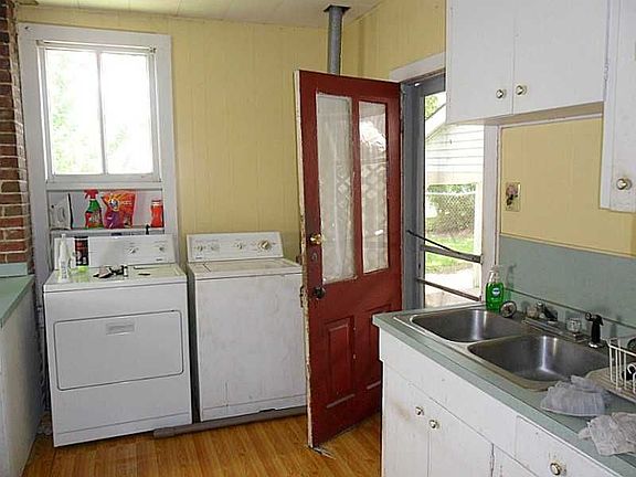 4th image of 419 Helen St