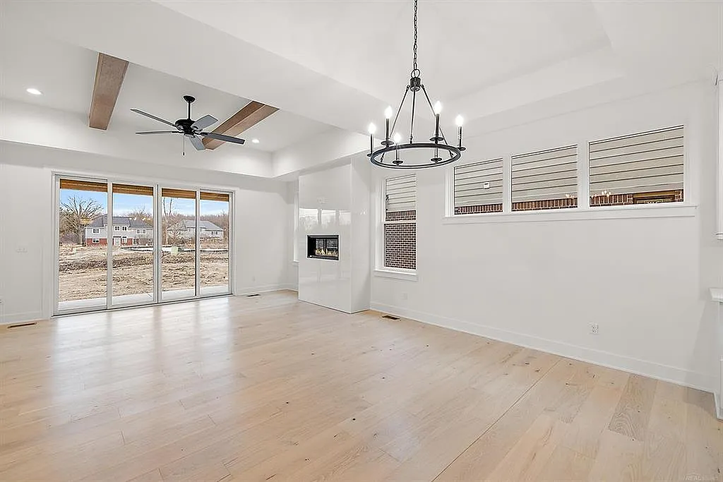 2 bed, 1850 sqft, $4,300 — Photo 2