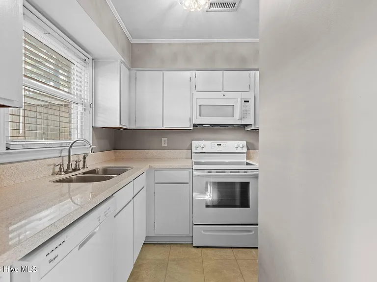 101 David Dr #B15 — Photo 16