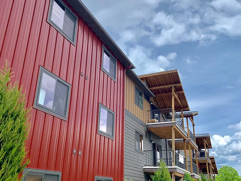 4015 S Russell St — Photo 2