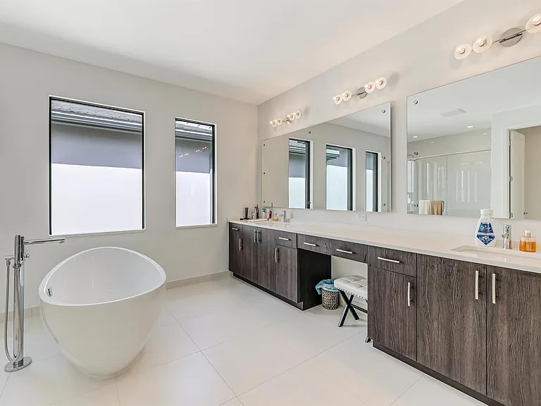 8283 Royal County Rd — Photo 18