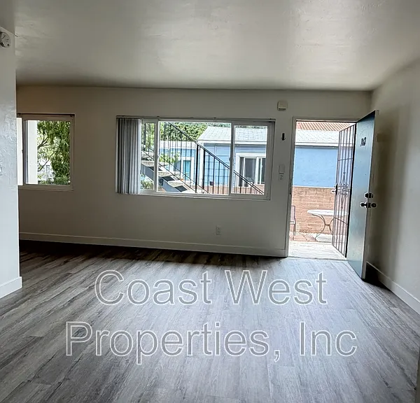 1057-1063 1/2 Missouri St #1061 — Photo 5