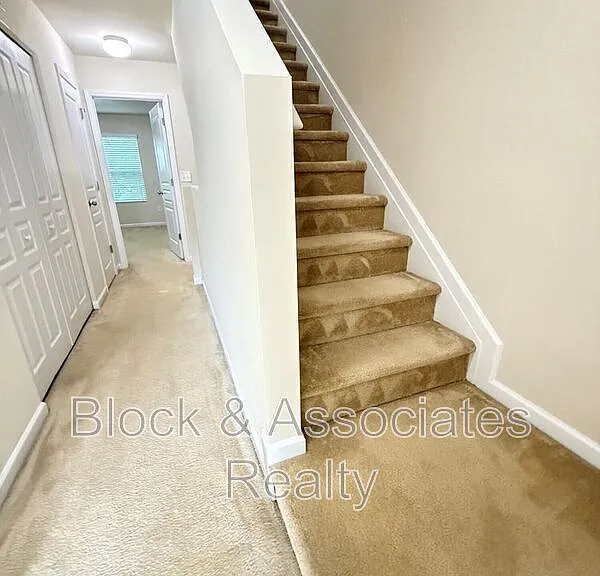 8527 Quarton Dr — Photo 21