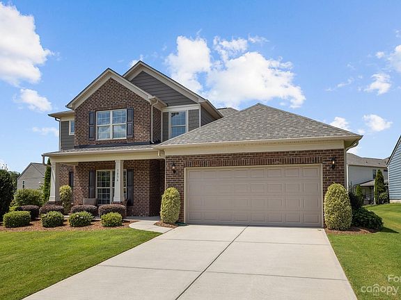 3rd image of 1036 Squire Dr