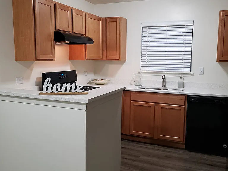 Skyridge Club Apartments — Photo 7