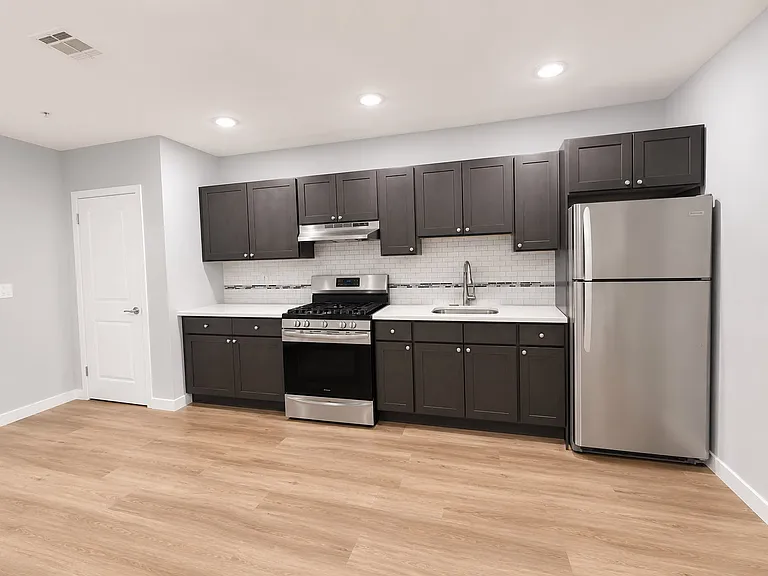 100 Carroll St #404 — Photo 2