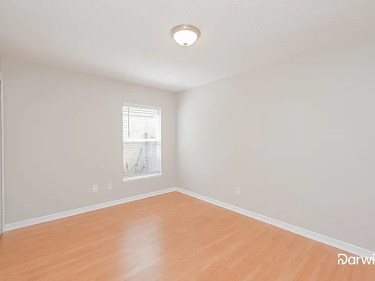 916 Stallion Way — Photo 10