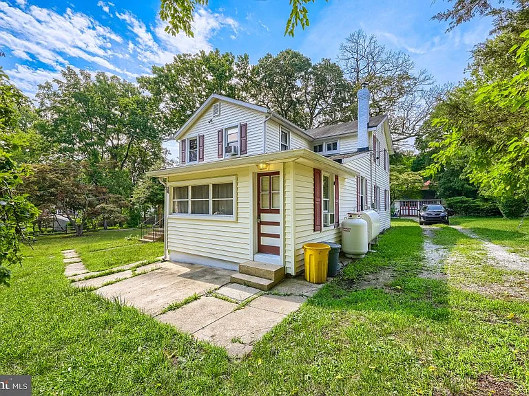 612 Amoss Rd — Photo 1