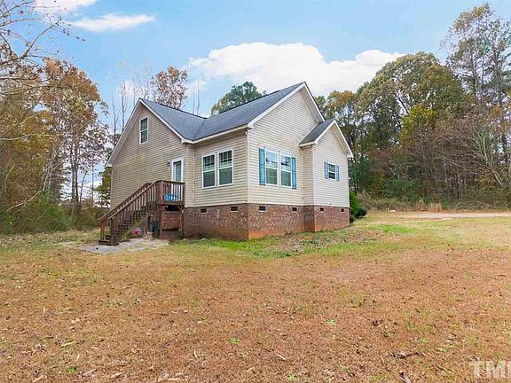 3rd image of 114 Village Ct