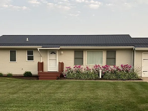 523 Walnut Ct, Waverly, IA 50677
