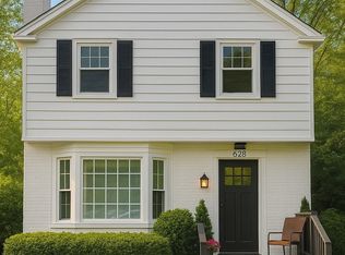 628 Happ Rd, Northfield, IL 60093