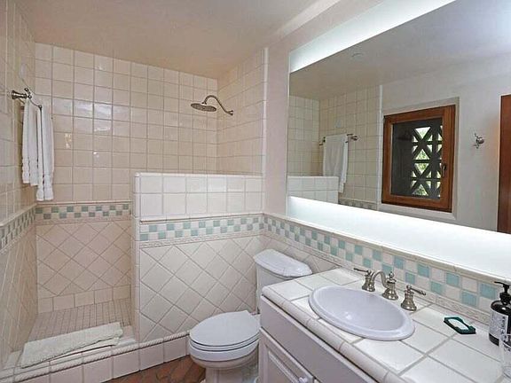 4th image of 2704 Vista Oceano Ln