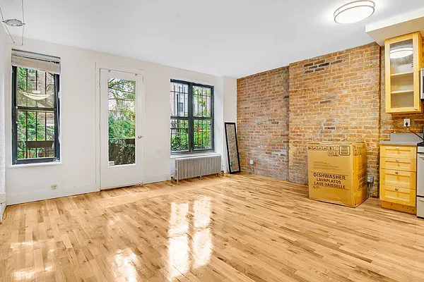 Rented by HH Property Management Services LLC | media 4