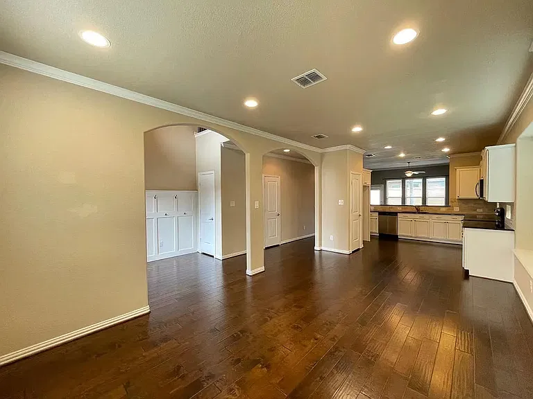 1700 Medina Ln — Photo 5