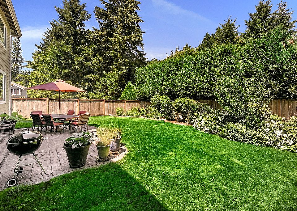 2nd image of 13030 NE 104th St