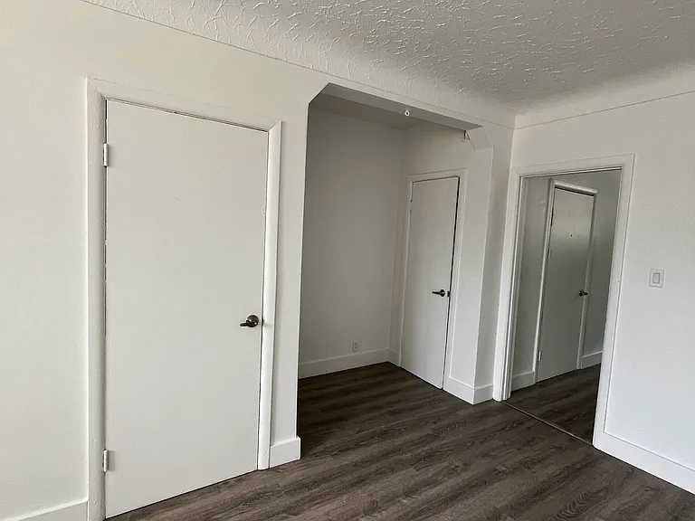 310 Speedvale Ave E — Photo 5