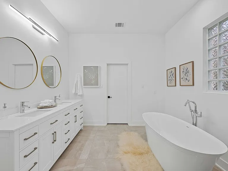 7905 Brightman Ln — Photo 27