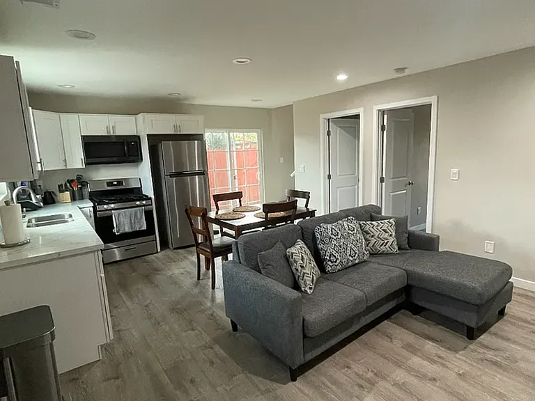 5354-5356 E Falls View Dr — Photo 3