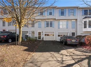 1231 Meadowbrook Dr, Canonsburg, PA