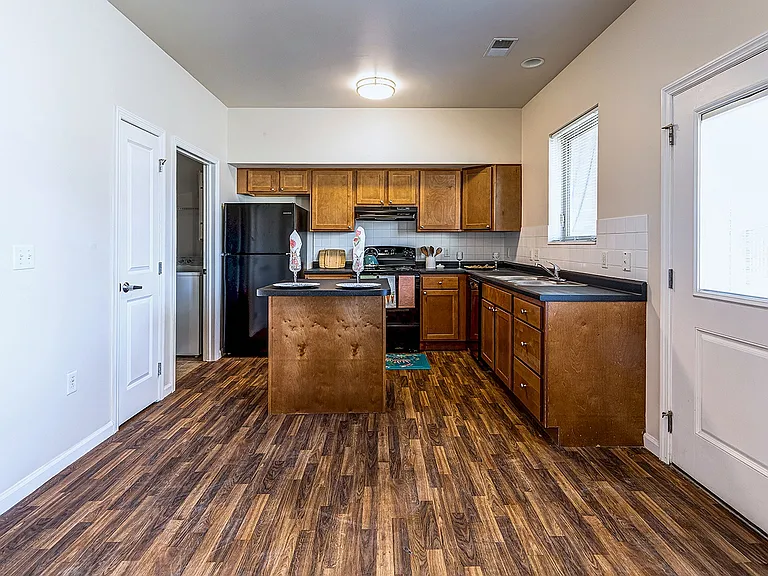 Fairfield Apartments — Photo 13