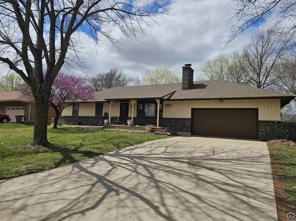 1047 Harcourt Dr, Emporia, KS 66801