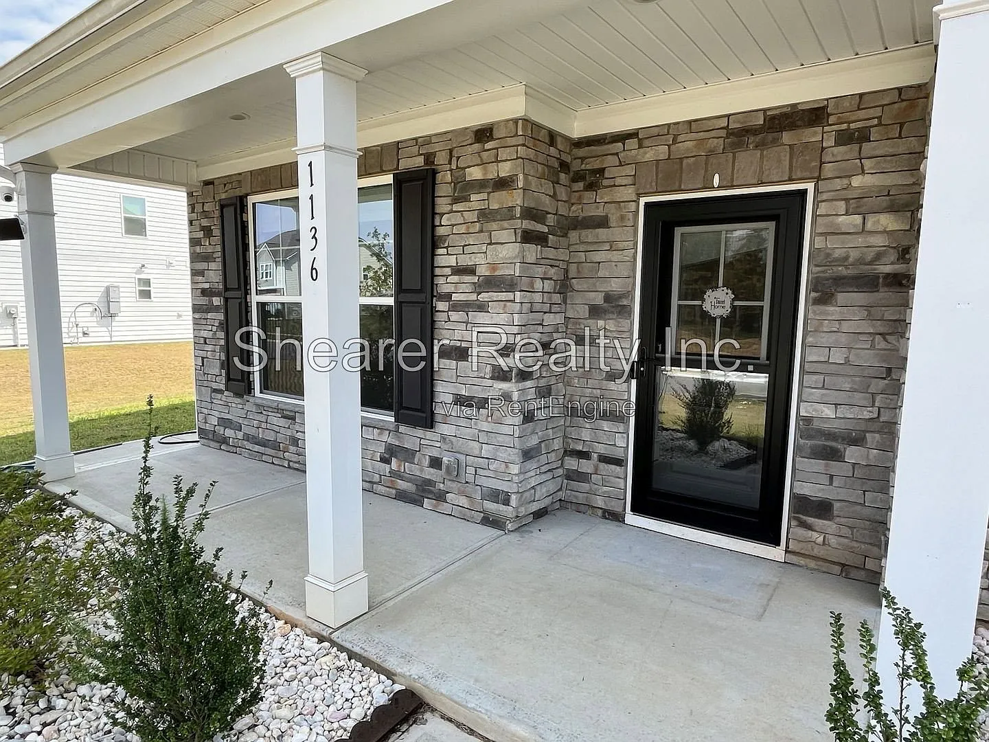 5 bed, 4.0 bath, 3592 sqft, $3,400 — Photo 2